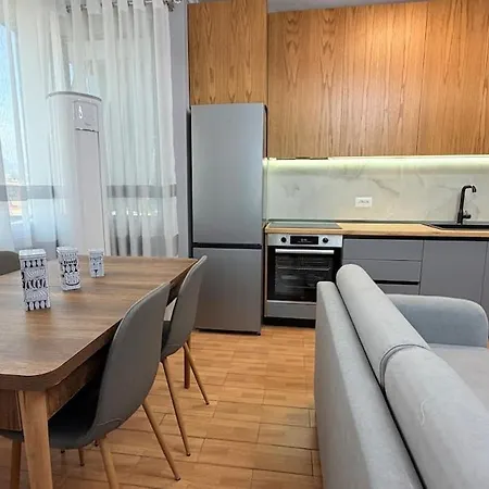 Modern 2br Near New Bazaar Walk To Center *